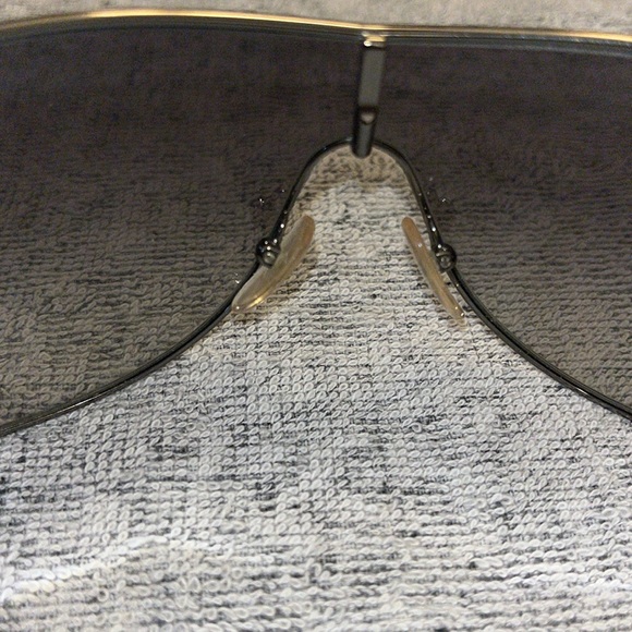 Prada sunglasses. Authentic. With case. - Picture 10 of 12